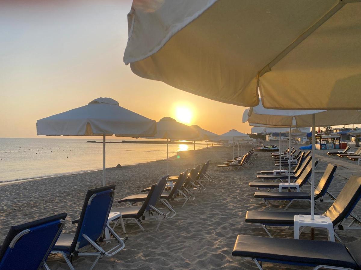 Mikes On The Beach Hersonissos  Exteriör bild
