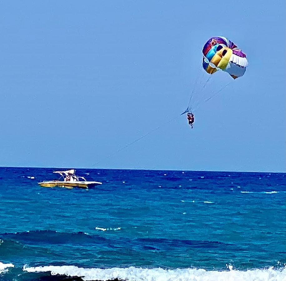 Mikes On The Beach Hersonissos  Exteriör bild